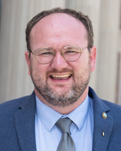 Warren Oliver